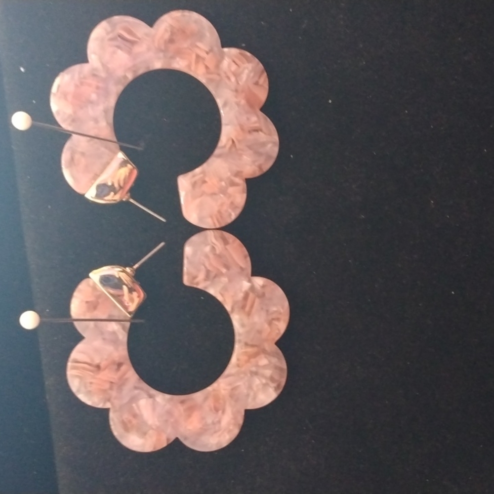Lightweight earrings